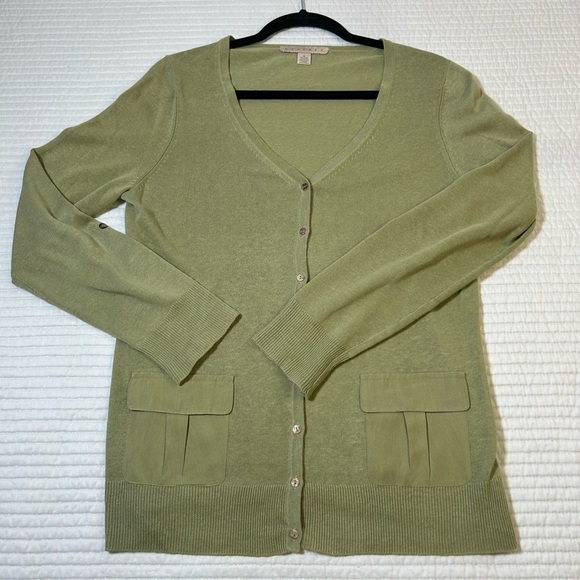 Belford Celery Green Linen Blend VNeck Cardigan. Size Medium. #Quiet Luxury - Picture 4 of 10